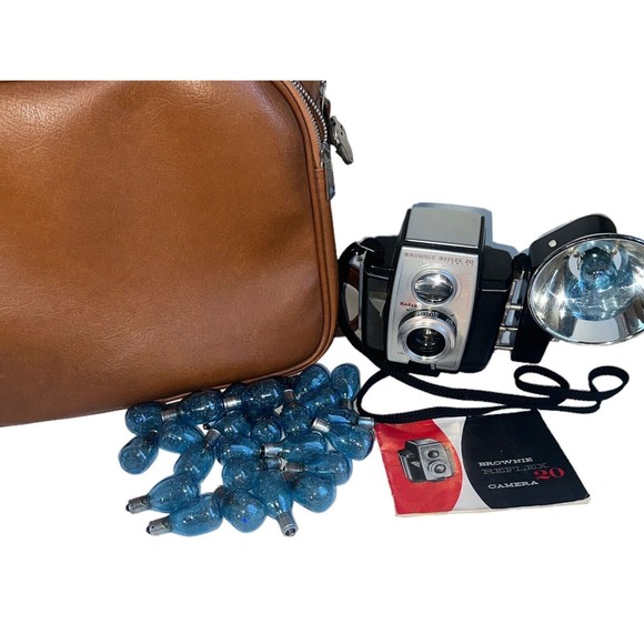 Vintage Kodak Brownie Reflex 20 Camera Kodalite Midget Flashholder Carry Case - Picture 1 of 10